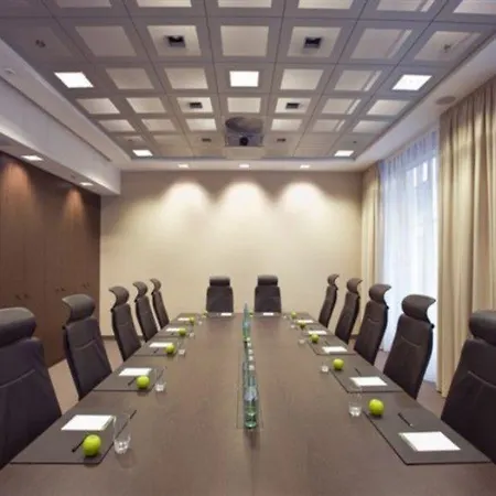 Hotel Nh Collection Altmarkt 4*