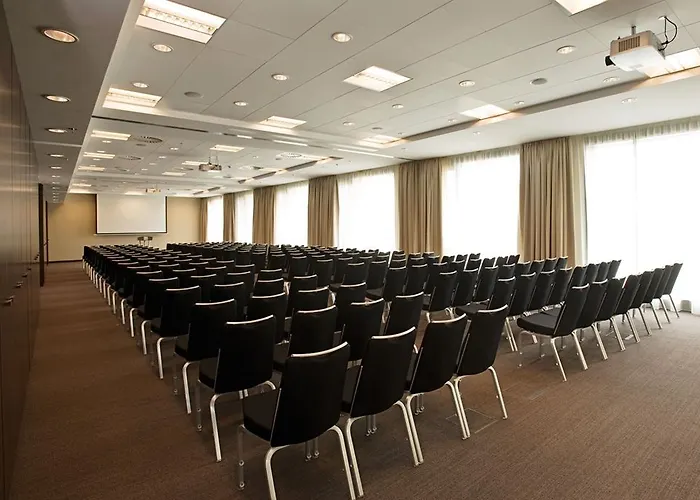 إن إتش كولكشن درسدن ألتماركت 4*